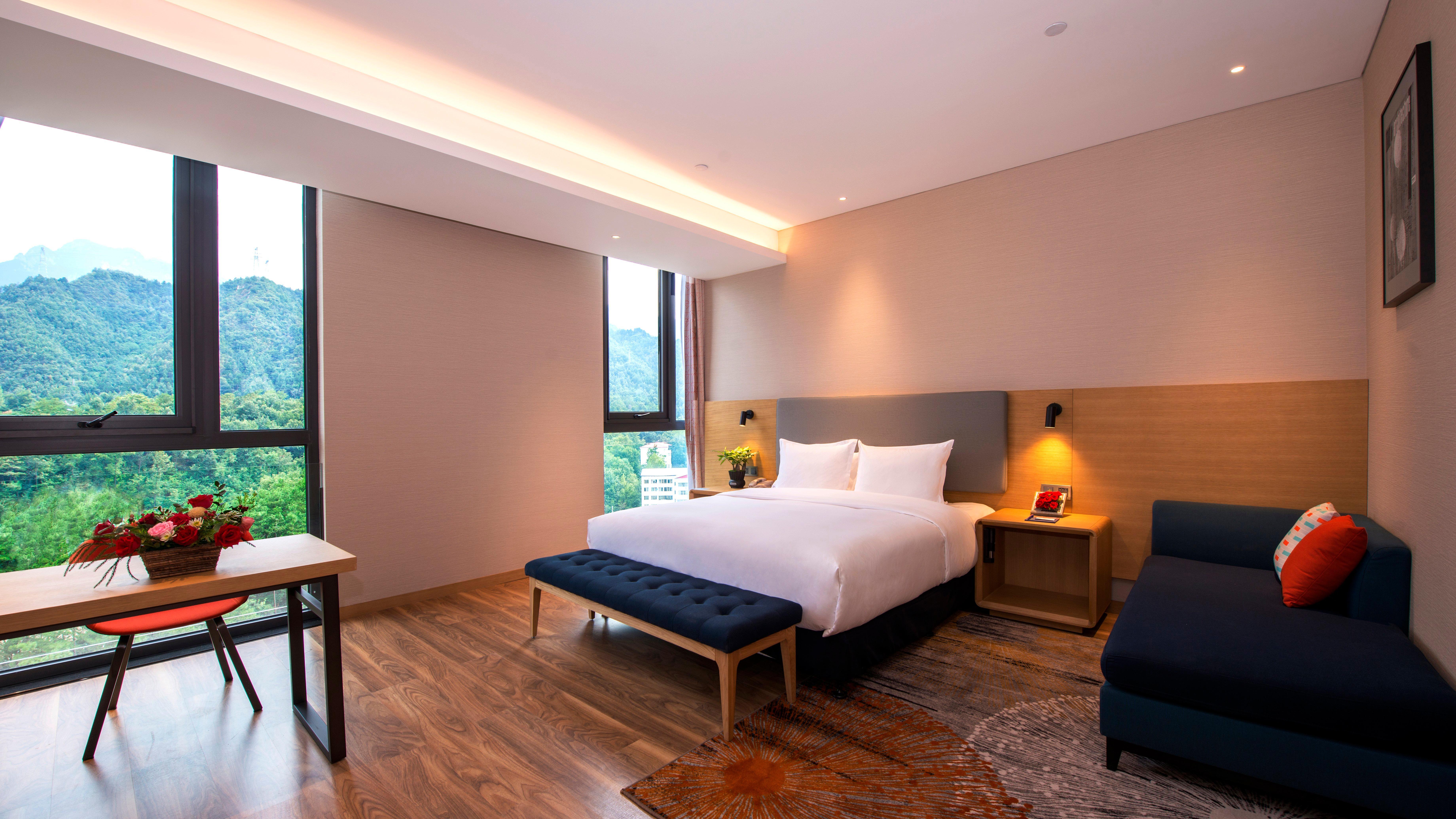 Holiday Inn Express Luanchuan By Ihg Ngoại thất bức ảnh